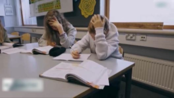 Летние каникулы школьников предлагают сократить во Франции