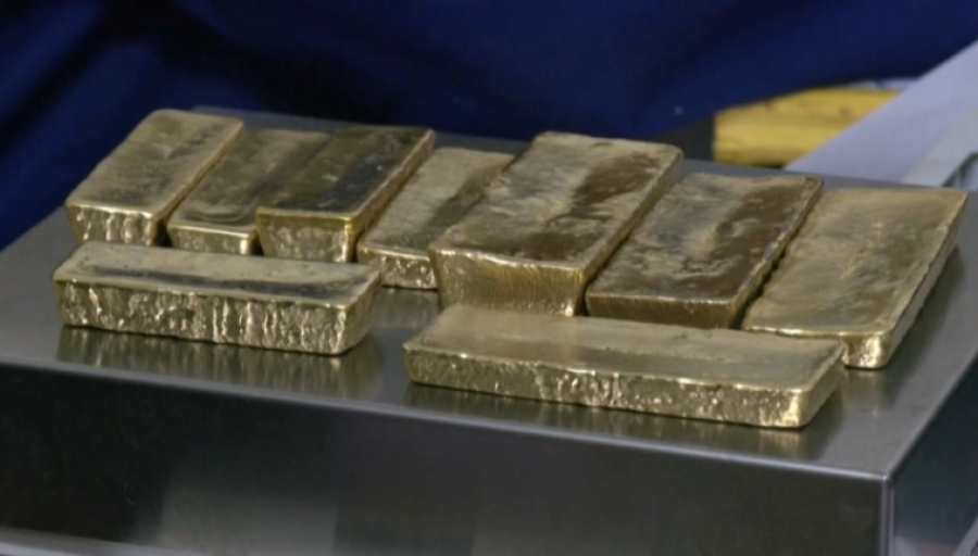 Цена на золото обновила свой рекорд на фоне пошлин Трампа