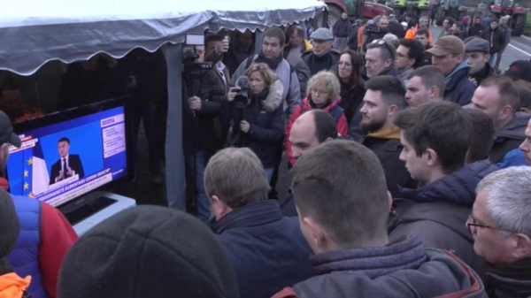 Заявление властей разделило бастующих фермеров на два лагеря