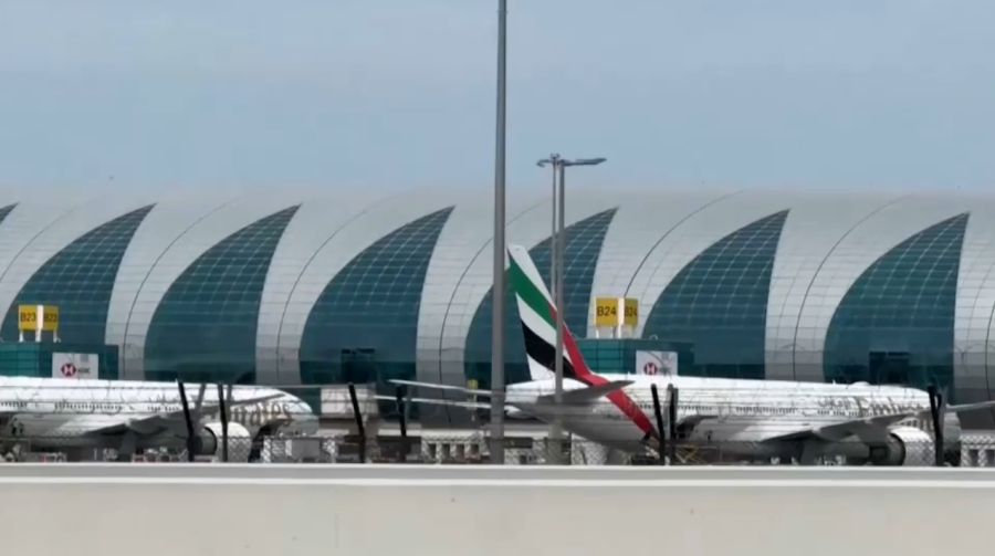 ОАЭ временно закрыли воздушное пространство
