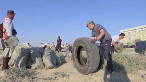 «Таза Қазақстан»: Ақтауда 2,5 тонна қоқыс шығарылды