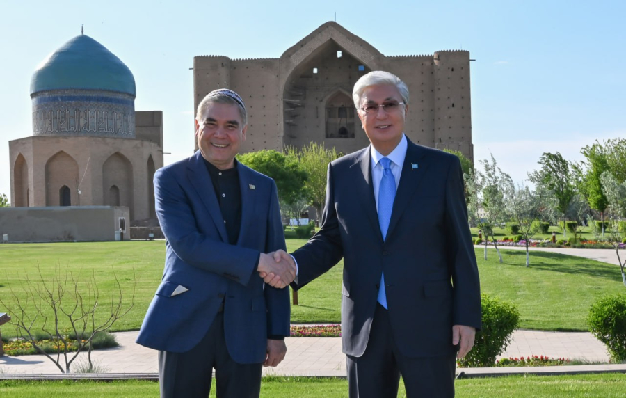 Токаев и Бердымухамедов посетили мавзолей Ходжи Ахмеда Яссауи