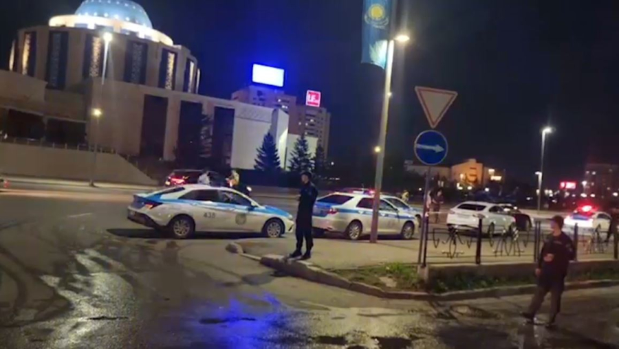 Астанада автобус бағанаға соғылып, бірнеше адам зардап шекті