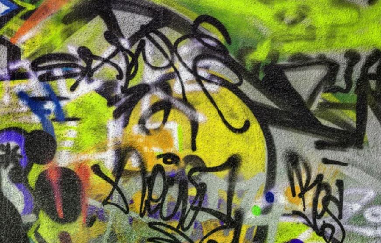 Более 400 нарко-граффити закрасили за неделю в Астане