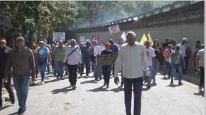Госслужащие вышли на протесты в Венесуэле