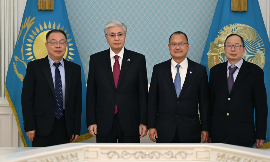 Глава государства принял председателя корпорации Sunwah Group