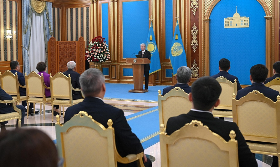 Президент поздравил ученых в преддверии Дня науки