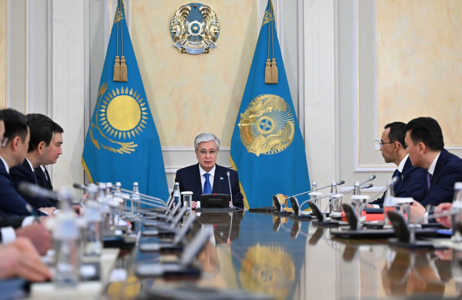 Глава государства объявил выговор министру транспорта