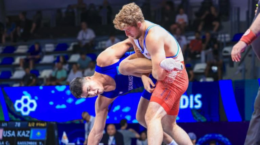Казахстанец взял золото на ЧМ-2025 по борьбе