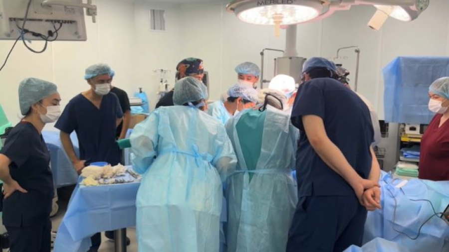 Нейрохирурги ВКО освоили более 15 малоинвазивных операций