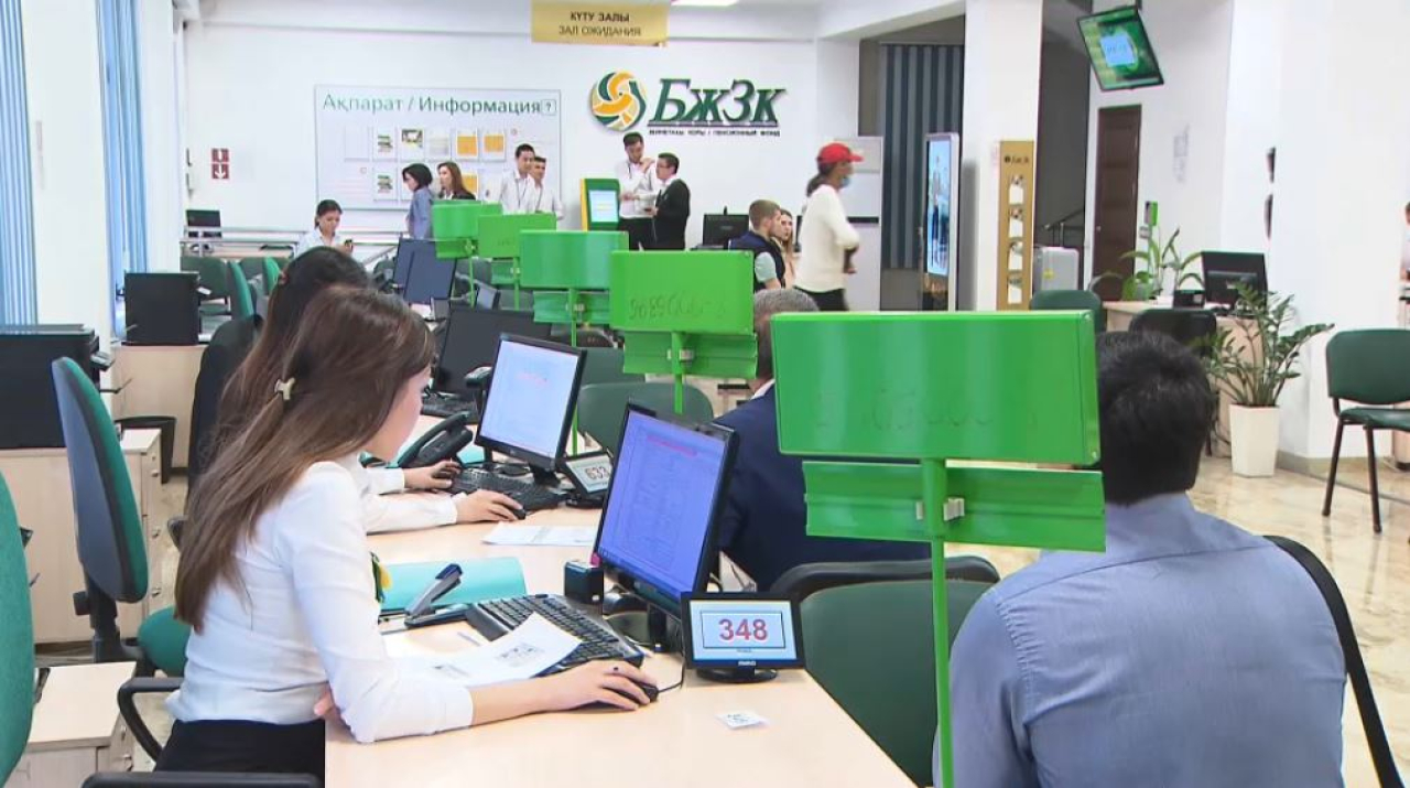 Передавать все пенсионные накопления частникам могут разрешить в РК