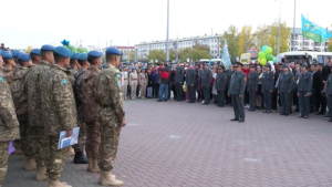 Уволенных в запас срочников торжественно встретили в Астане