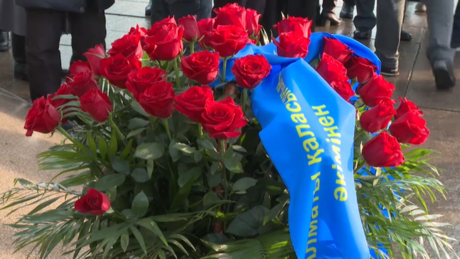 Алматыда Тәуелсіздік монументіне гүл шоқтарын қою рәсімі өтті