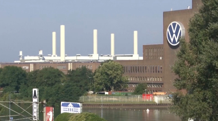 Volkswagen может сократить до 140 тысяч сотрудников в рамках реорганизации