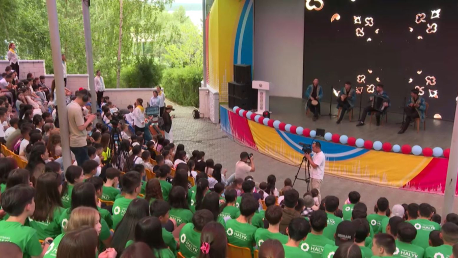 300 детей этнических казахов приехали в летний лагерь Акмолинской области