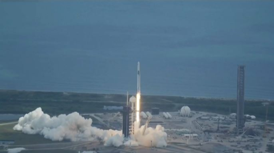 SpaceX отправила астронавтов на МКС