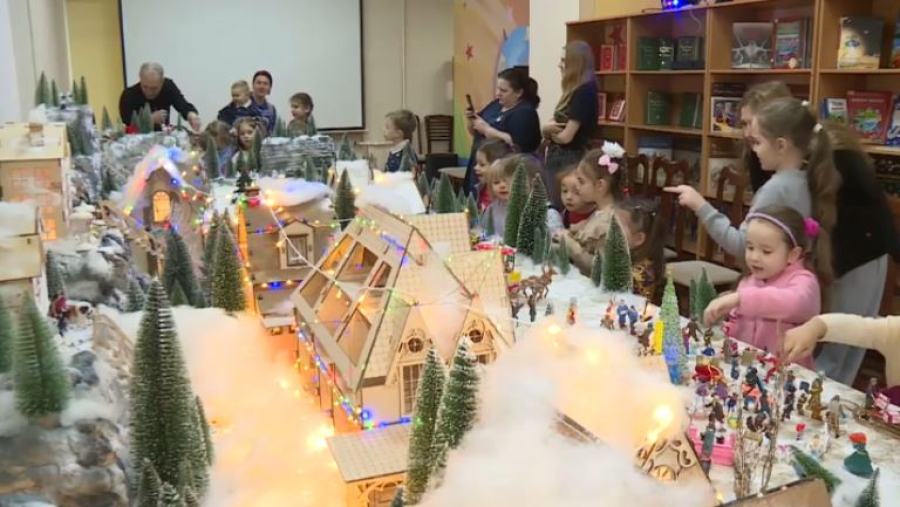 Мини-город из подручных материалов создали в Караганде