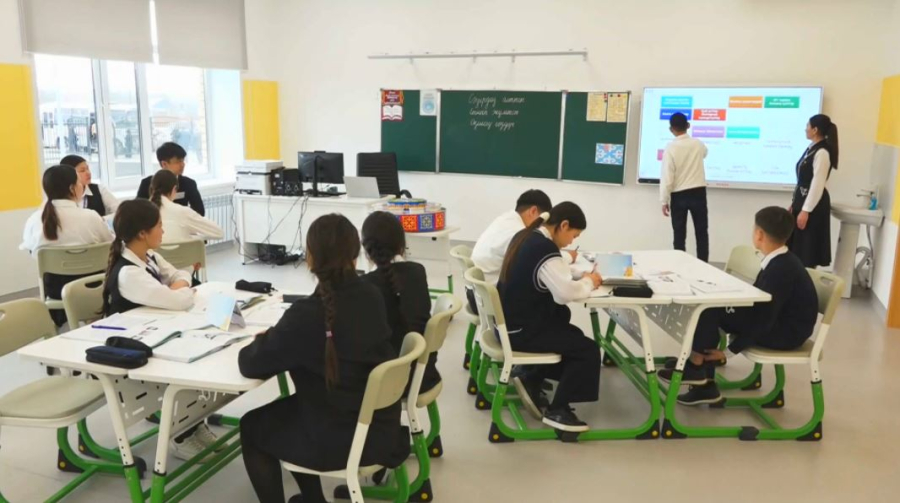 «Келешек мектебі» открыли в поселке Восточный области Абай