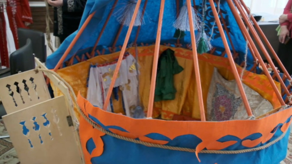 Павлодарских школьников учат, как правильно ставить юрты