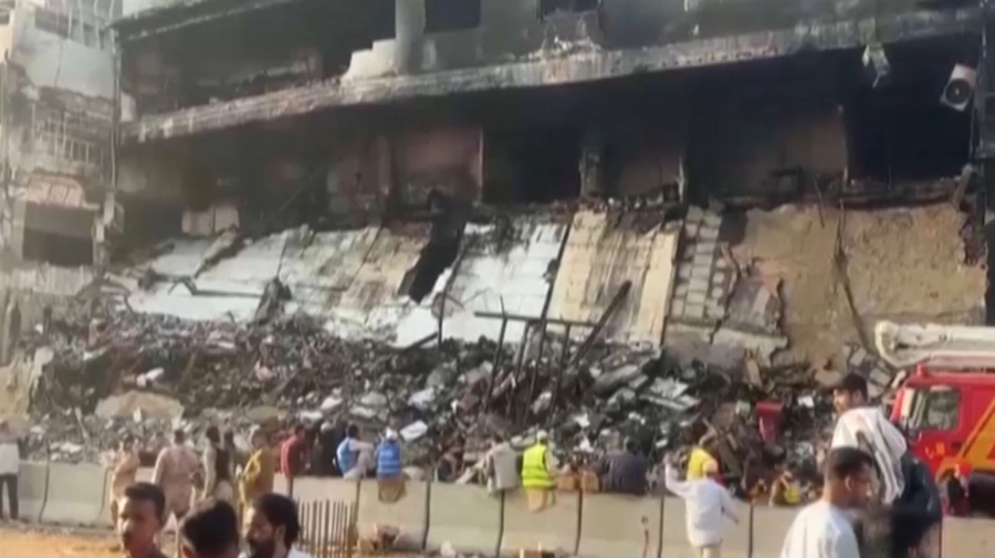 Пәкістанда сауда орталығындағы өрттен қаза тапқандар саны артты