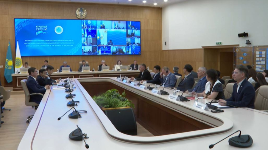 ЦИК аккредитовал еще 405 международных наблюдателей