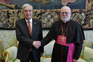 Глава государства встретился с Секретарем Святого Престола