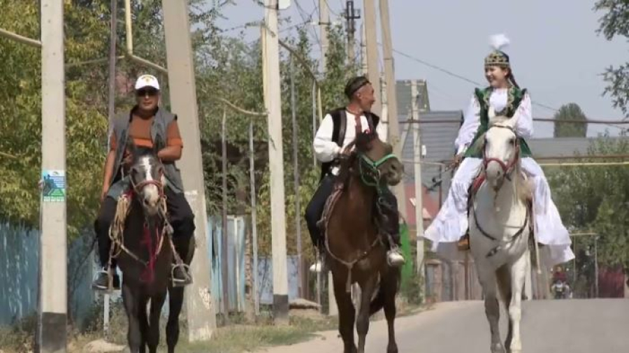 Супруги едут верхом из Китая в Астану