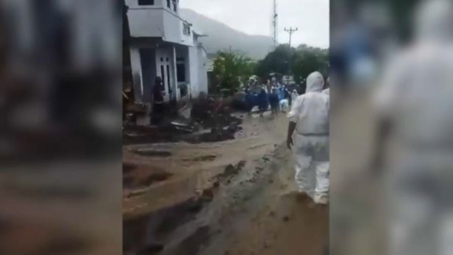 Наводнения в Индонезии: число жертв достигло 14