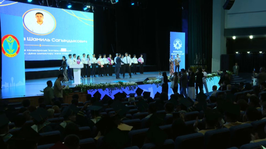 Лучших студентов колледжей наградили в Астане