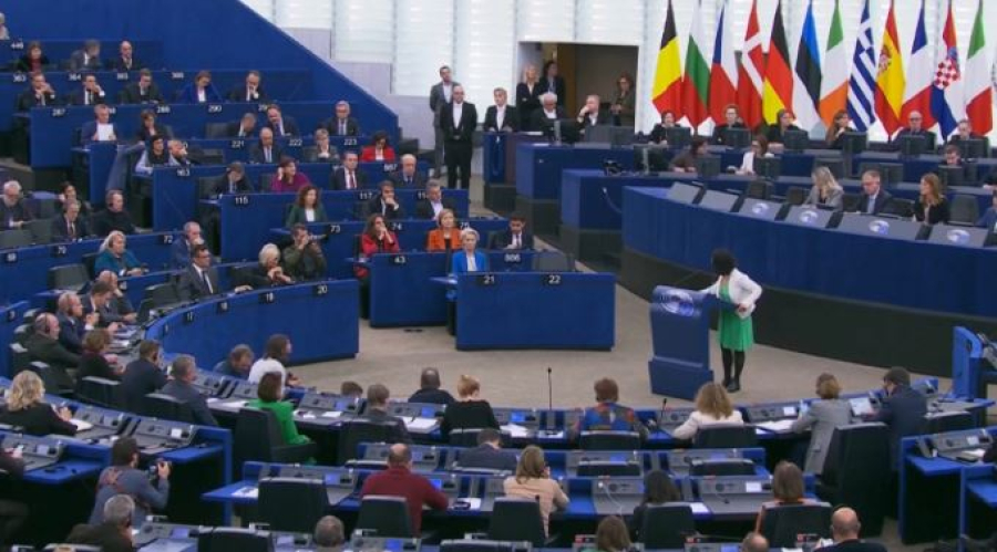 Европарламент отклонил вотум недоверия главе Еврокомиссии