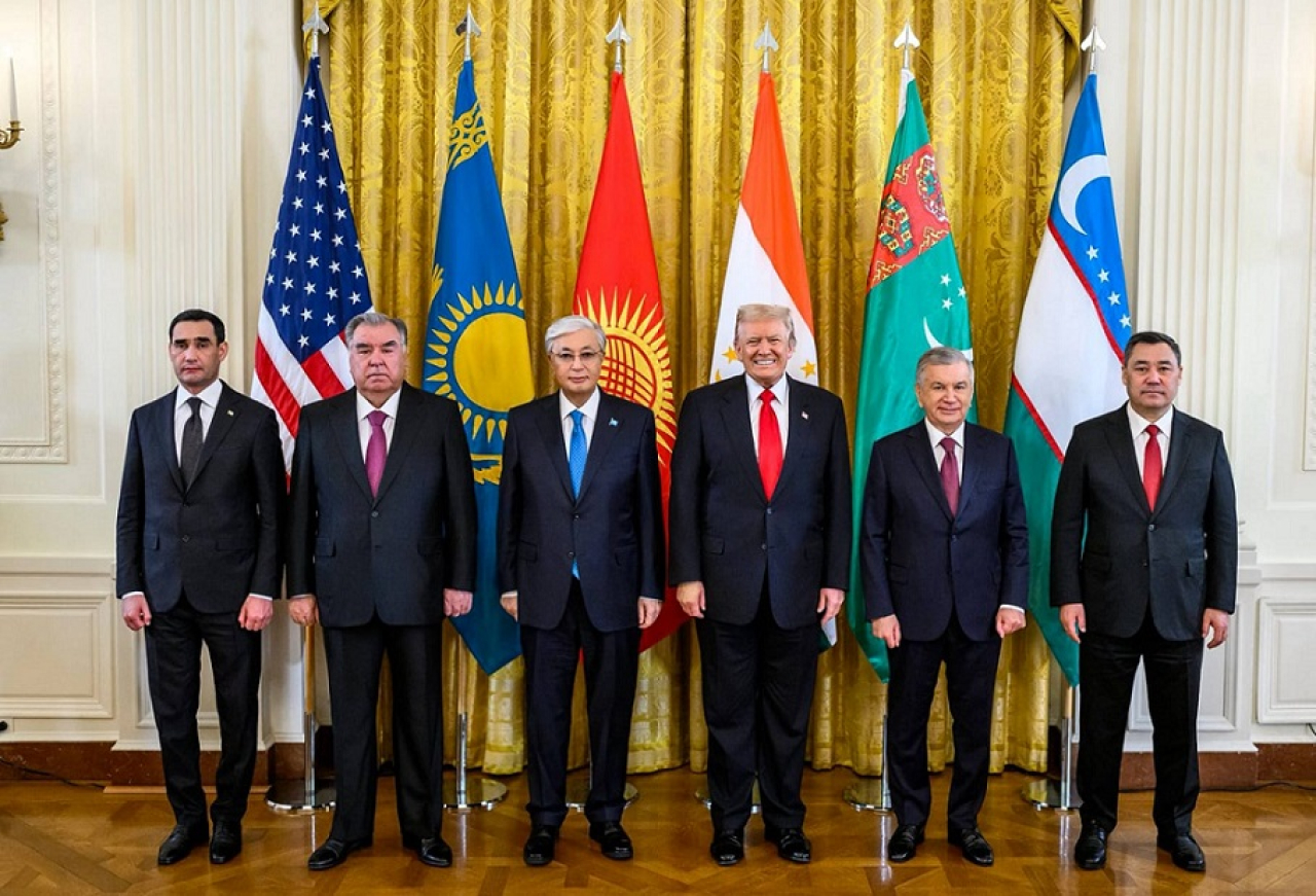 Опубликовано совместное фото лидеров стран ЦА и Президента США