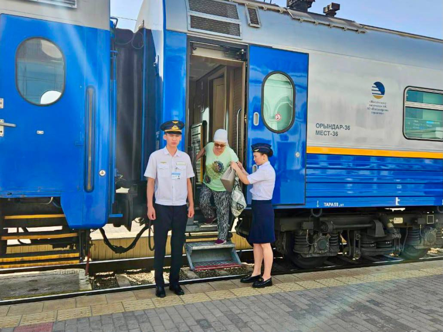Атырау – Ақтөбе пойызындағы өлім: Жолсеріктер жұмыстан қуылды