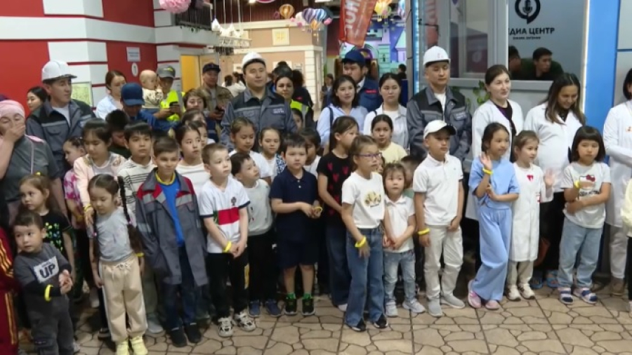 Праздник для детей из трудовых семей устроили активисты Amanat