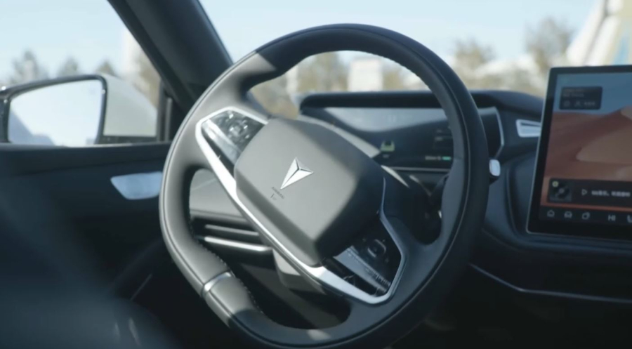 Астанада жүргізушісіз жүретін көлік жолға шықты