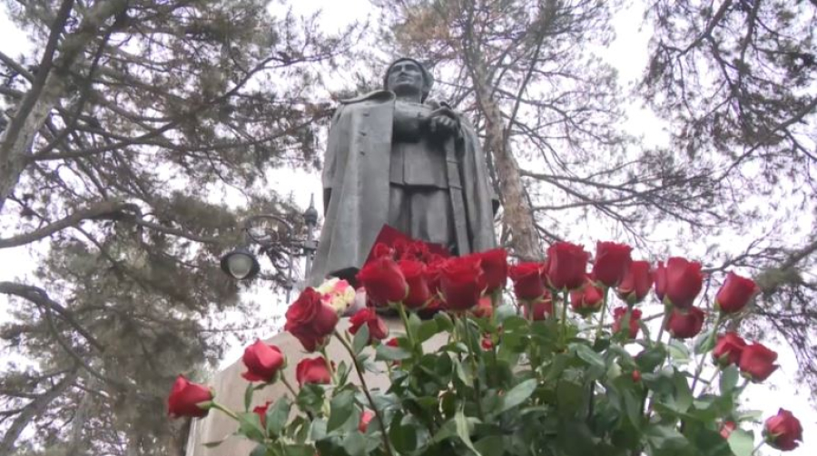 В Алматы почтили память Бауыржана Момышулы