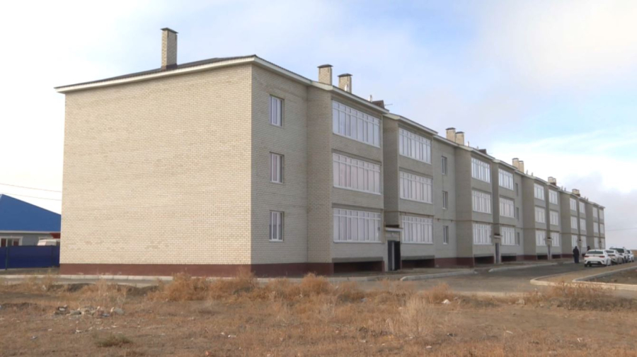 Молодые специалисты получают квартиры