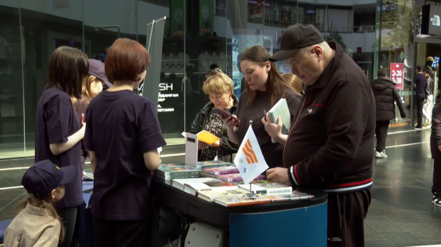 Книги от Агентства «Хабар» подарили гостям и жителям столицы