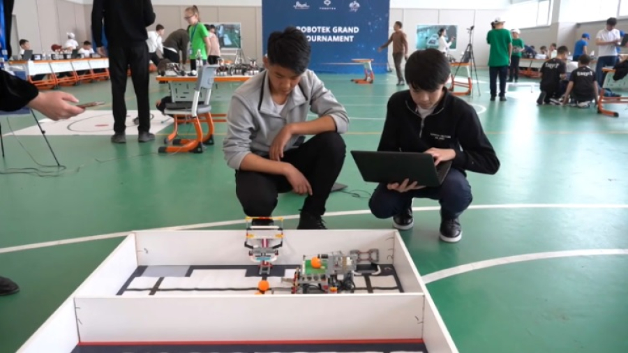 50 роботов создали школьники из области Абай