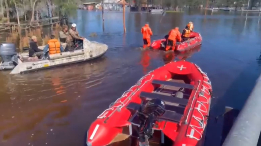 Якутияда су тасқынынан адамдар эвакуацияланды