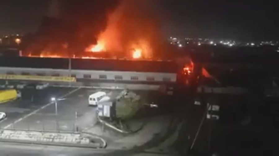 В Бишкеке загорелся завод по производству лапши