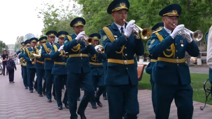 Шествие гвардейцев в честь Дня государственных символов прошло в Астане