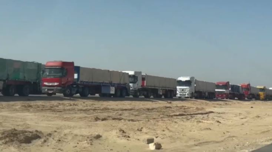 Гумпомощь Газе застряла у границы Египта