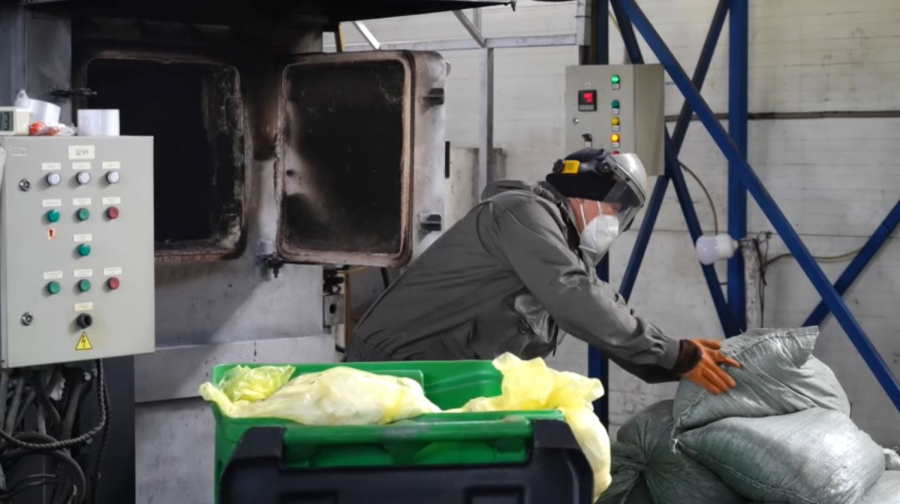 Пять тонн запрещённых табачных изделий сожгли в столице