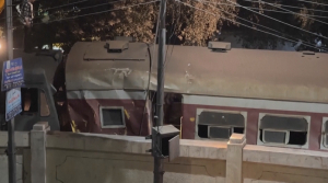 Пассажирский поезд сошел с рельсов в Египте: есть погибшие