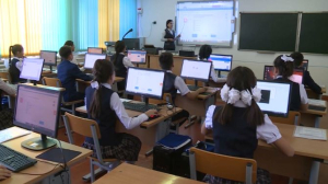 К интернету Илона Маска Starlink подключат 2 тыс. сельских школ Казахстана