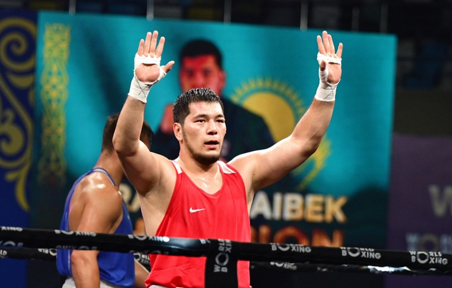 Айбек Оралбай принес Казахстану 8-ю золотую медаль ЭКМ по боксу