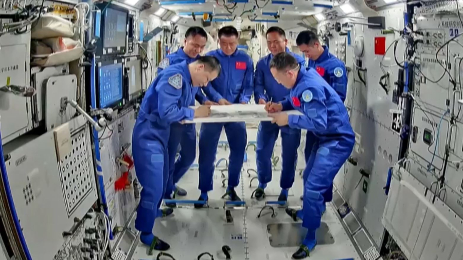 Қытай ғарышкерлері Жерге қайта алмай жатыр