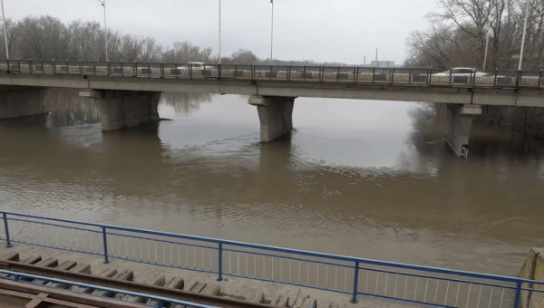 Уровень воды в Урале достиг почти 7 метров