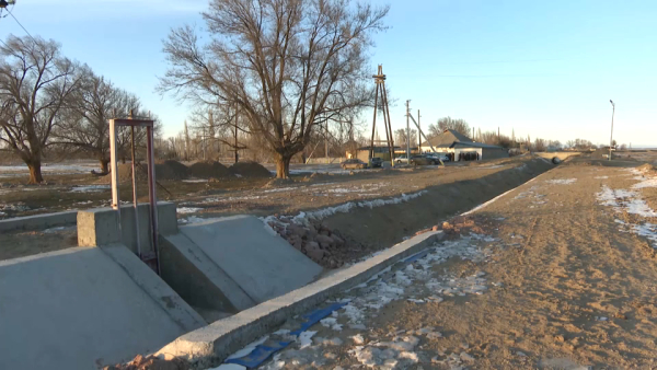 Затянувшийся ремонт каналов привел к дефициту поливной воды в Шуском районе