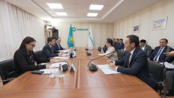 Председатель партии Amanat провел личный прием граждан